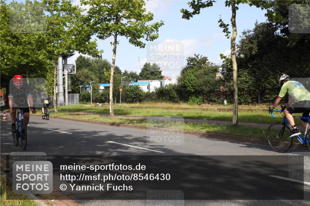 10.08.2025 - GEWOBA Citytriathlon Bremen Yannick Fuchs http://msf.ph/oto/8546430 10.08.2025 10:39:52 Radfahren 55, 57, 59, 77, 143, 193, 201, 209, 398, 496 meine-sportfotos.de