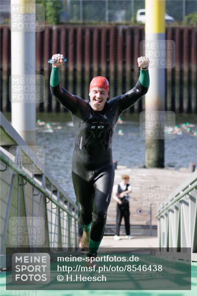 10.08.2025 - GEWOBA Citytriathlon Bremen H.Heesch http://msf.ph/oto/8546438 10.08.2025 10:18:07 Schwimmen 353, 433 meine-sportfotos.de