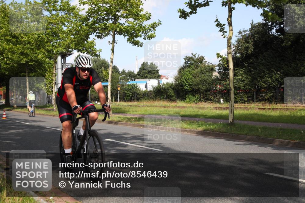 10.08.2025 - GEWOBA Citytriathlon Bremen Yannick Fuchs http://msf.ph/oto/8546439 10.08.2025 10:39:54 Radfahren 55, 57, 77, 79, 91, 143, 193, 201, 209, 398, 496 meine-sportfotos.de