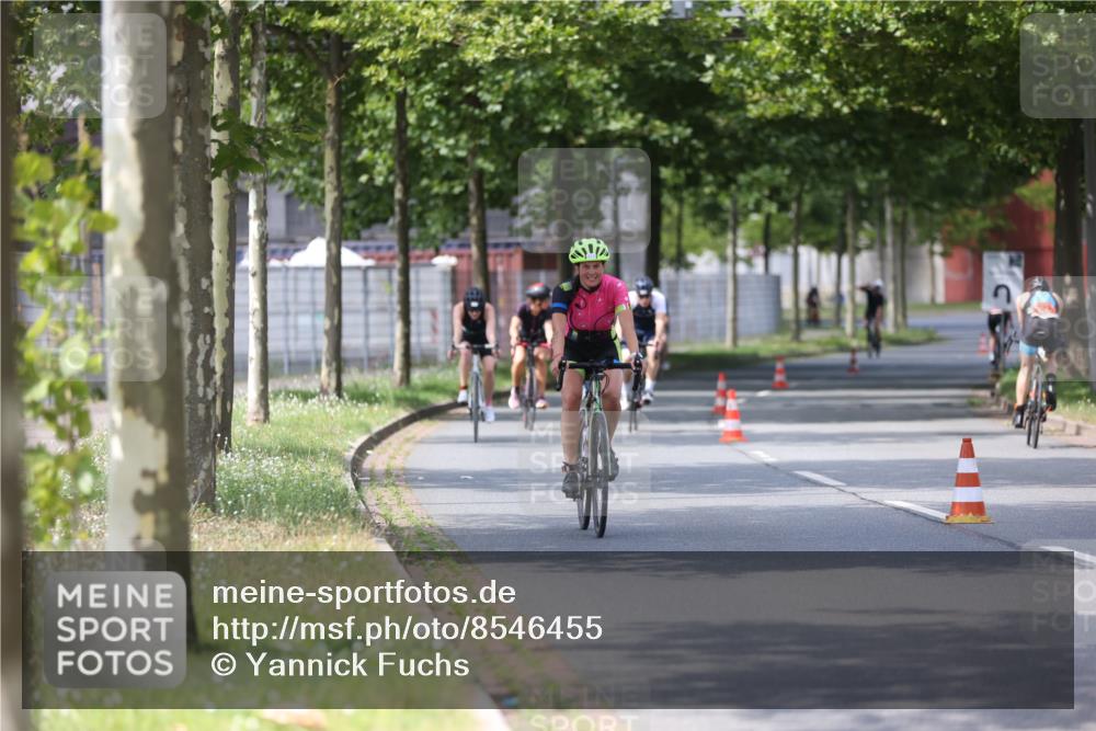 10.08.2025 - GEWOBA Citytriathlon Bremen Yannick Fuchs http://msf.ph/oto/8546455 10.08.2025 13:01:51 Radfahren 586, 663, 703, 754, 819, 828, 842, 851, 923, 953, 964, 1011 meine-sportfotos.de
