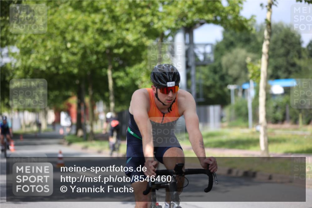 10.08.2025 - GEWOBA Citytriathlon Bremen Yannick Fuchs http://msf.ph/oto/8546460 10.08.2025 12:07:45 Radfahren 559, 609, 646, 660, 693, 696, 698, 705, 706, 721, 723, 740, 879 meine-sportfotos.de