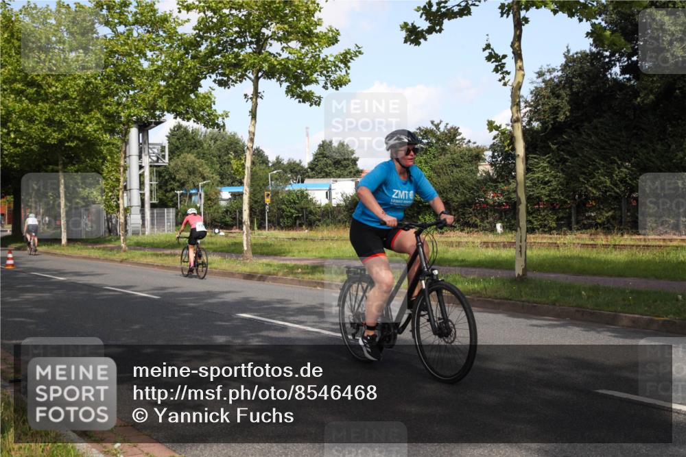 10.08.2025 - GEWOBA Citytriathlon Bremen Yannick Fuchs http://msf.ph/oto/8546468 10.08.2025 10:40:05 Radfahren 55, 57, 61, 77, 79, 91, 135, 197, 227, 398, 496 meine-sportfotos.de