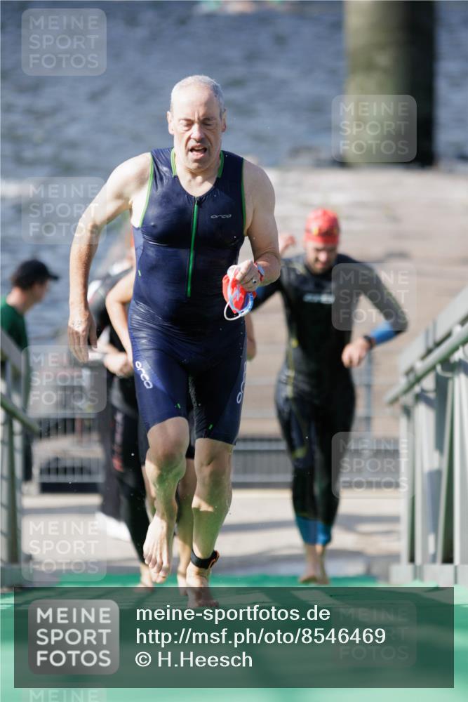 10.08.2025 - GEWOBA Citytriathlon Bremen H.Heesch http://msf.ph/oto/8546469 10.08.2025 10:18:14 Schwimmen 353, 386, 407, 423, 471 meine-sportfotos.de