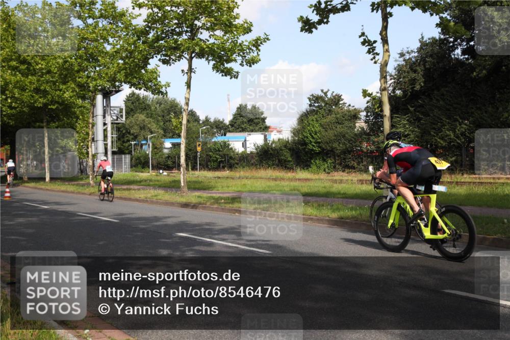 10.08.2025 - GEWOBA Citytriathlon Bremen Yannick Fuchs http://msf.ph/oto/8546476 10.08.2025 10:40:05 Radfahren 55, 57, 61, 77, 79, 91, 135, 197, 227, 398, 496 meine-sportfotos.de