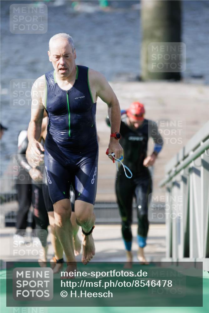 10.08.2025 - GEWOBA Citytriathlon Bremen H.Heesch http://msf.ph/oto/8546478 10.08.2025 10:18:15 Schwimmen 353, 386, 407, 423, 471 meine-sportfotos.de