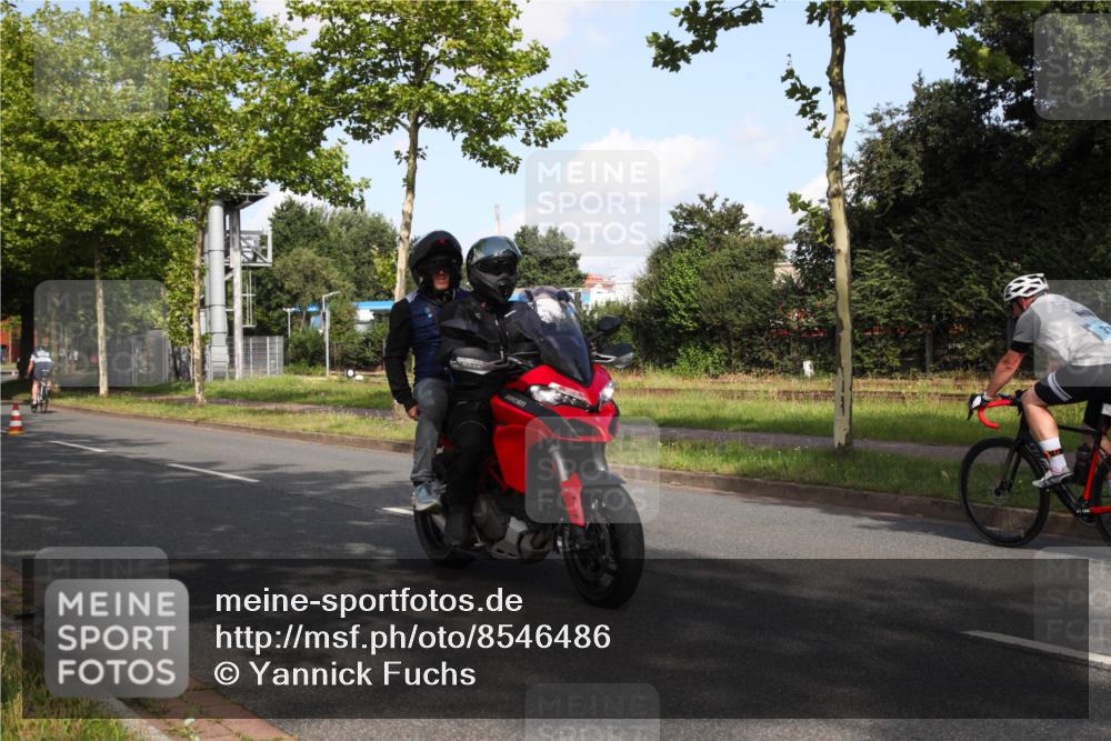 10.08.2025 - GEWOBA Citytriathlon Bremen Yannick Fuchs http://msf.ph/oto/8546486 10.08.2025 10:40:09 Radfahren 11, 47, 55, 57, 61, 79, 91, 135, 197, 227, 398, 496 meine-sportfotos.de