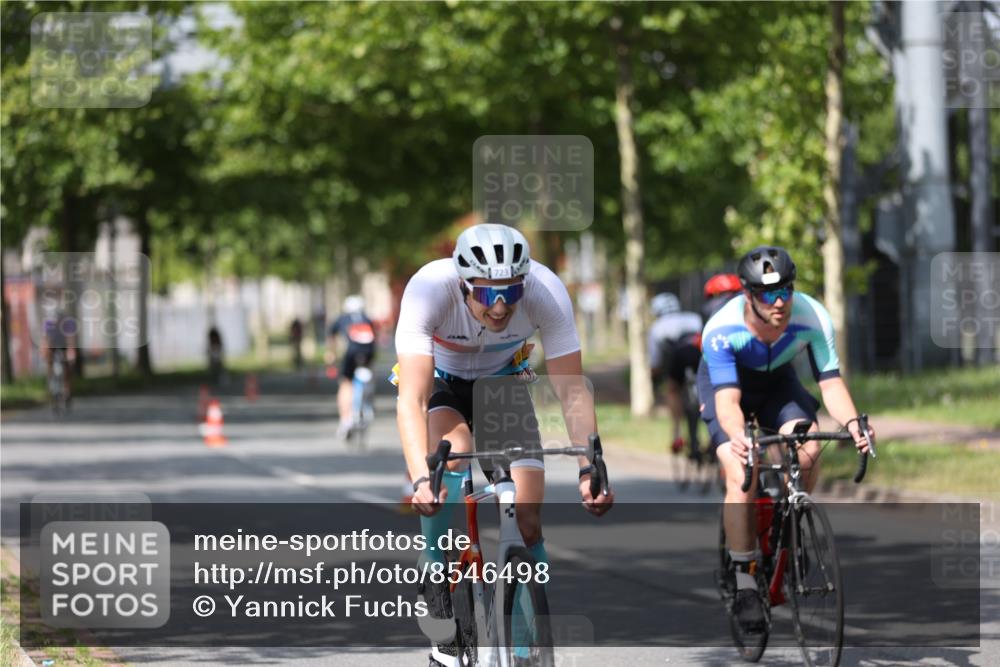10.08.2025 - GEWOBA Citytriathlon Bremen Yannick Fuchs http://msf.ph/oto/8546498 10.08.2025 12:07:47 Radfahren 559, 609, 646, 660, 693, 696, 698, 705, 706, 721, 723, 740, 879 meine-sportfotos.de
