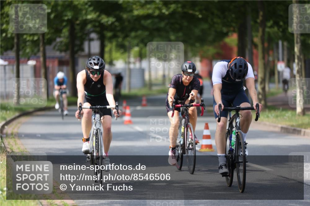 10.08.2025 - GEWOBA Citytriathlon Bremen Yannick Fuchs http://msf.ph/oto/8546506 10.08.2025 13:01:54 Radfahren 586, 703, 819, 828, 842, 851, 923, 953, 964, 1011 meine-sportfotos.de