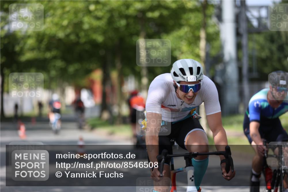 10.08.2025 - GEWOBA Citytriathlon Bremen Yannick Fuchs http://msf.ph/oto/8546508 10.08.2025 12:07:47 Radfahren 559, 609, 646, 660, 693, 696, 698, 705, 706, 721, 723, 740, 879 meine-sportfotos.de