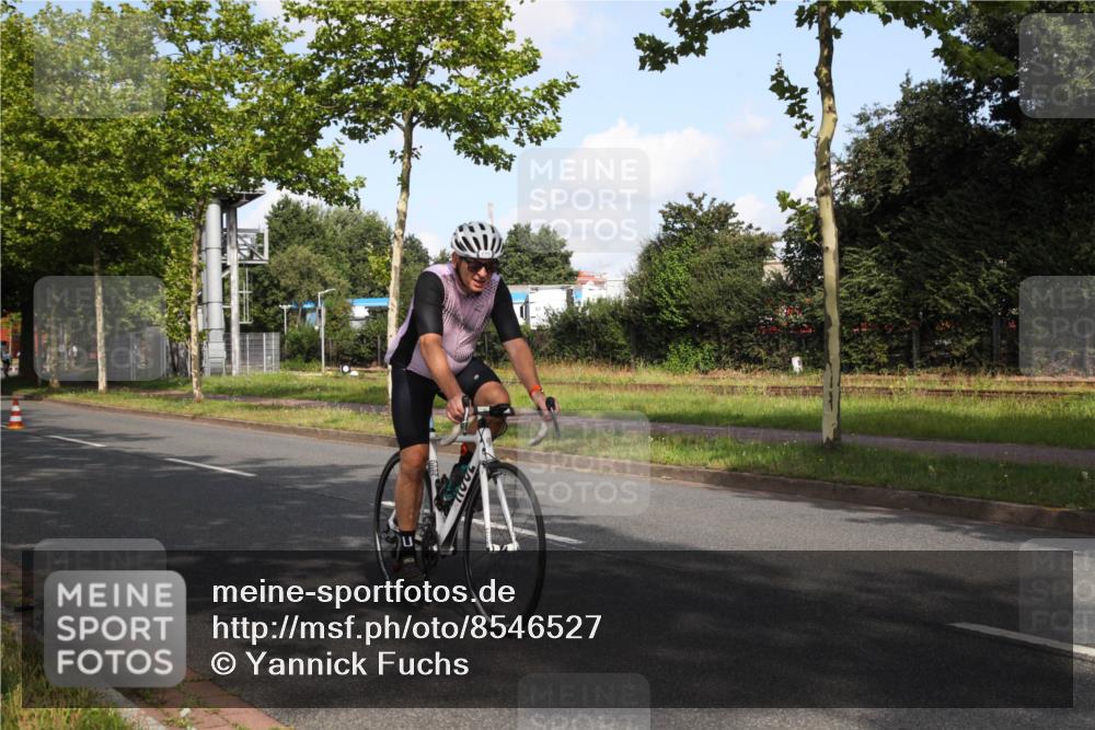 10.08.2025 - GEWOBA Citytriathlon Bremen Yannick Fuchs http://msf.ph/oto/8546527 10.08.2025 10:40:26 Radfahren 1, 11, 39, 47, 65, 125, 135, 229, 368 meine-sportfotos.de
