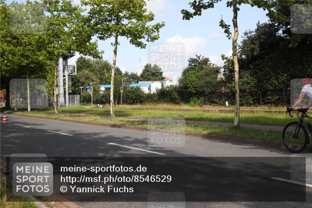 10.08.2025 - GEWOBA Citytriathlon Bremen Yannick Fuchs http://msf.ph/oto/8546529 10.08.2025 10:40:27 Radfahren 1, 11, 39, 47, 65, 125, 135, 229, 368 meine-sportfotos.de