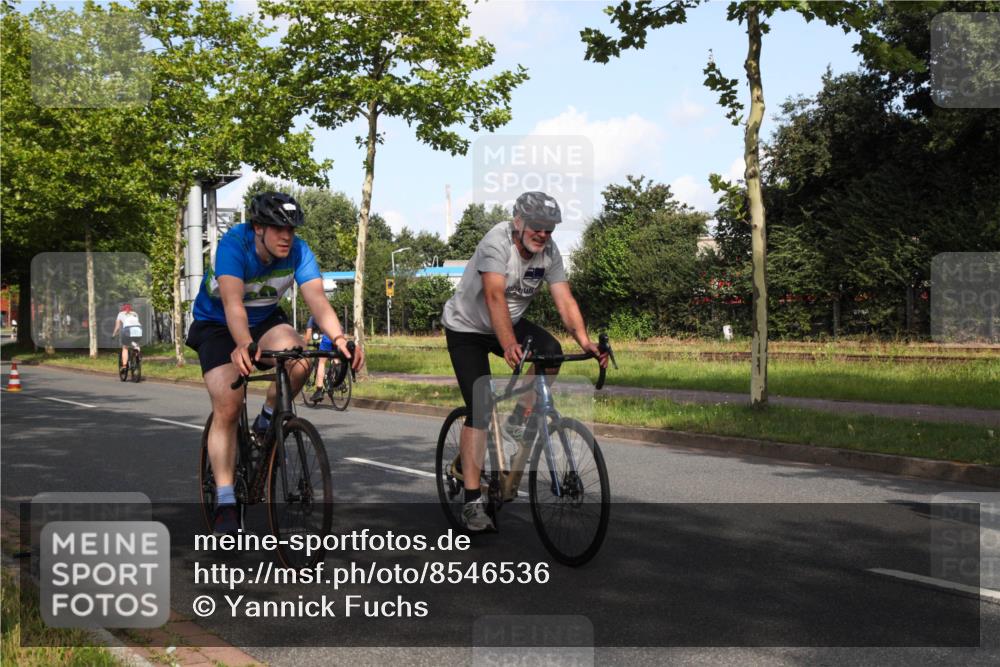 10.08.2025 - GEWOBA Citytriathlon Bremen Yannick Fuchs http://msf.ph/oto/8546536 10.08.2025 10:40:30 Radfahren 1, 11, 23, 39, 47, 65, 125, 229, 368, 505 meine-sportfotos.de
