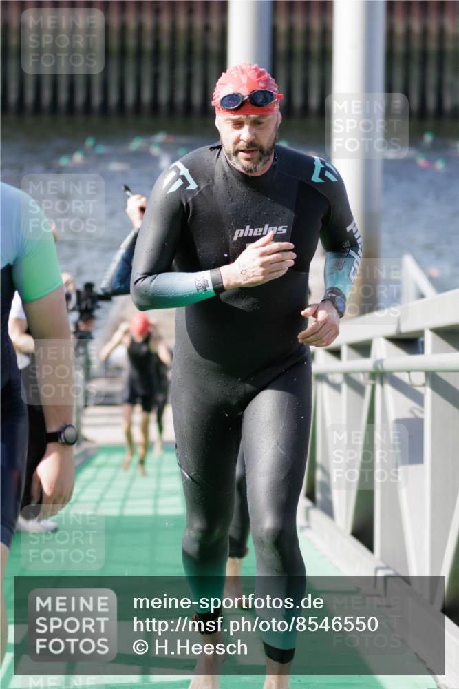 10.08.2025 - GEWOBA Citytriathlon Bremen H.Heesch http://msf.ph/oto/8546550 10.08.2025 10:18:33 Schwimmen 349, 354, 412, 414, 508 meine-sportfotos.de