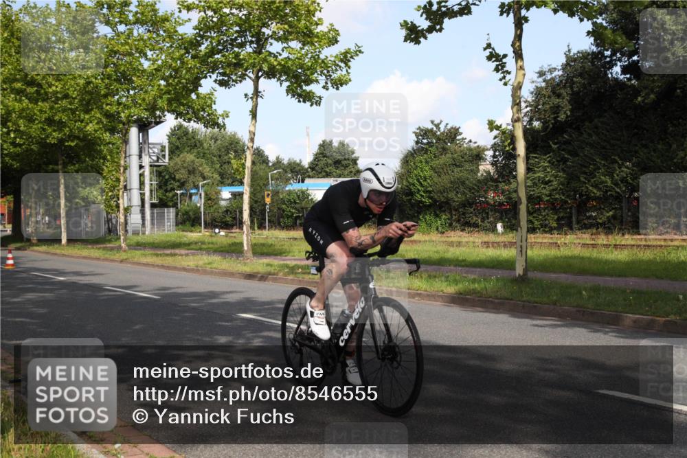 10.08.2025 - GEWOBA Citytriathlon Bremen Yannick Fuchs http://msf.ph/oto/8546555 10.08.2025 10:40:37 Radfahren 23, 39, 65, 67, 125, 141, 229, 368, 505 meine-sportfotos.de