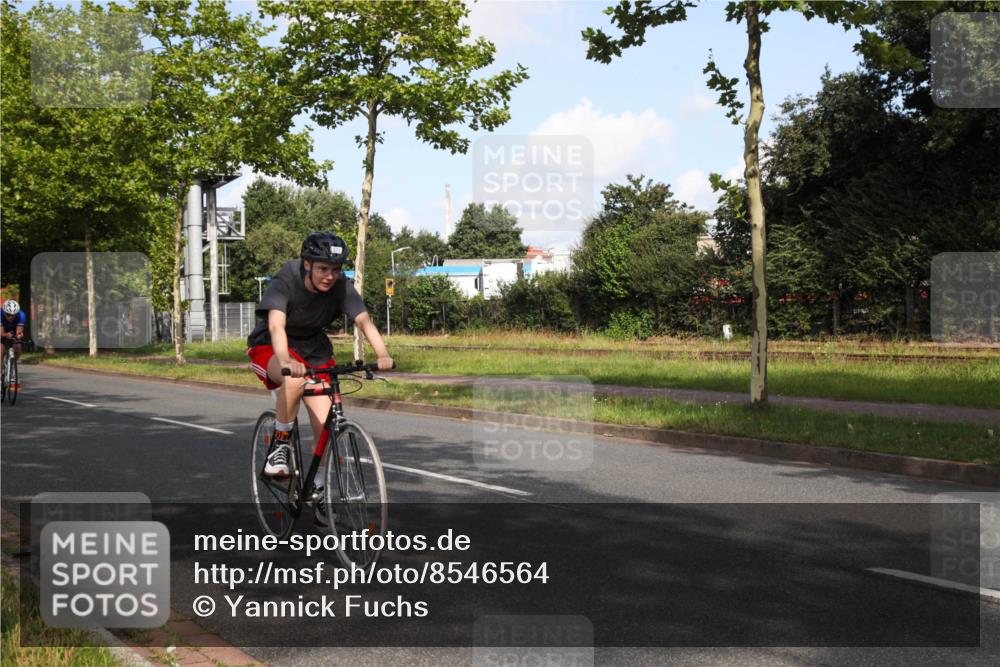 10.08.2025 - GEWOBA Citytriathlon Bremen Yannick Fuchs http://msf.ph/oto/8546564 10.08.2025 10:40:46 Radfahren 23, 67, 73, 141, 368, 431, 505 meine-sportfotos.de