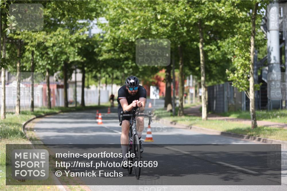 10.08.2025 - GEWOBA Citytriathlon Bremen Yannick Fuchs http://msf.ph/oto/8546569 10.08.2025 12:07:56 Radfahren 574, 609, 646, 660, 696, 698, 706, 721, 723, 879 meine-sportfotos.de