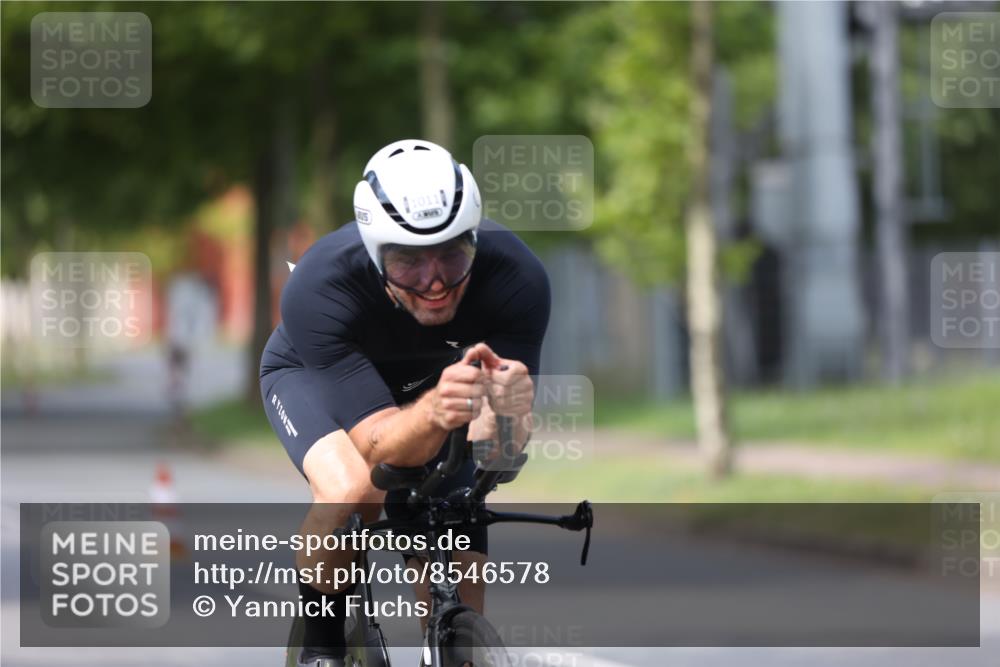 10.08.2025 - GEWOBA Citytriathlon Bremen Yannick Fuchs http://msf.ph/oto/8546578 10.08.2025 13:02:01 Radfahren 586, 731, 842, 923, 953, 964, 1011 meine-sportfotos.de