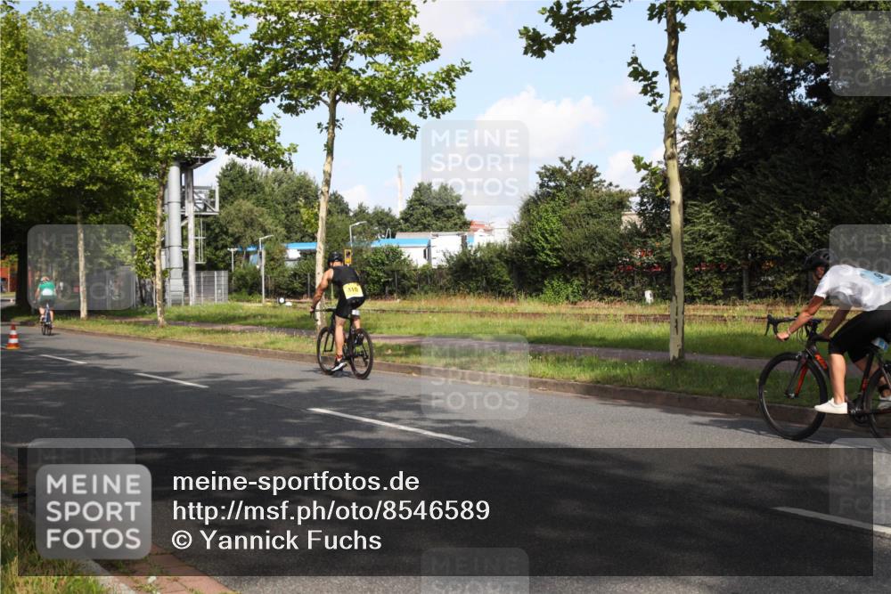 10.08.2025 - GEWOBA Citytriathlon Bremen Yannick Fuchs http://msf.ph/oto/8546589 10.08.2025 10:40:55 Radfahren 37, 67, 73, 139, 141, 153, 203, 237, 431, 505 meine-sportfotos.de