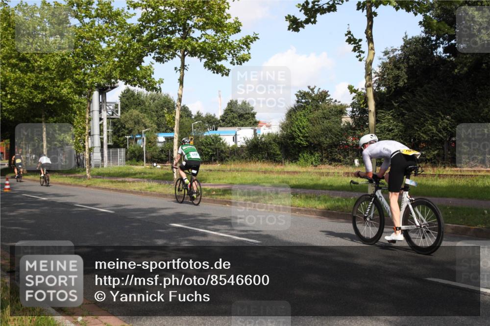 10.08.2025 - GEWOBA Citytriathlon Bremen Yannick Fuchs http://msf.ph/oto/8546600 10.08.2025 10:40:58 Radfahren 37, 67, 73, 139, 141, 153, 203, 237, 369, 431 meine-sportfotos.de