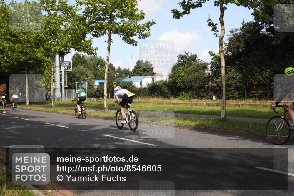10.08.2025 - GEWOBA Citytriathlon Bremen Yannick Fuchs http://msf.ph/oto/8546605 10.08.2025 10:40:58 Radfahren 37, 67, 73, 139, 141, 153, 203, 237, 369, 431 meine-sportfotos.de