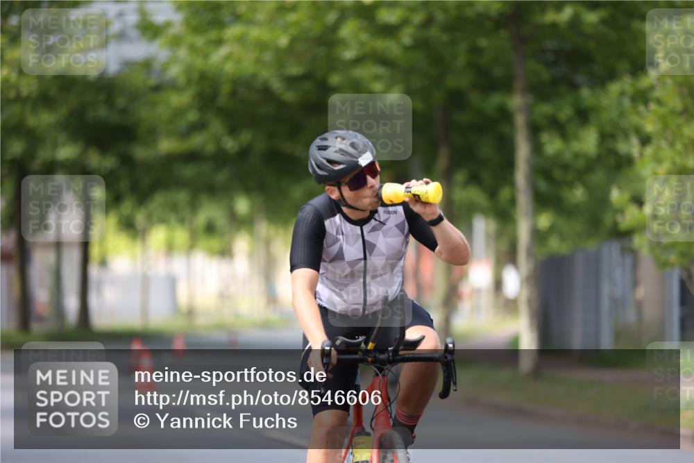 10.08.2025 - GEWOBA Citytriathlon Bremen Yannick Fuchs http://msf.ph/oto/8546606 10.08.2025 13:02:08 Radfahren 586, 731, 842, 964, 1011 meine-sportfotos.de