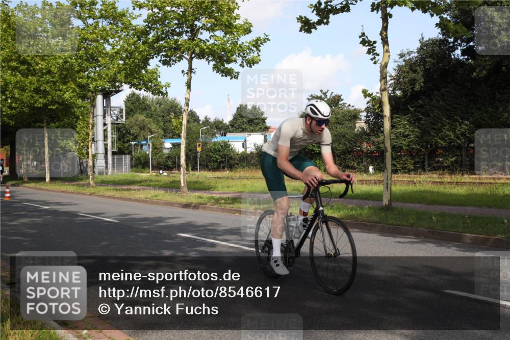 10.08.2025 - GEWOBA Citytriathlon Bremen Yannick Fuchs http://msf.ph/oto/8546617 10.08.2025 10:41:04 Radfahren 37, 73, 139, 153, 203, 237, 369, 431 meine-sportfotos.de