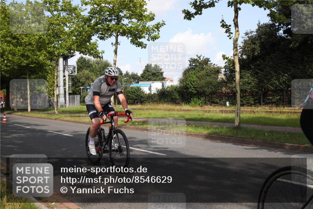 10.08.2025 - GEWOBA Citytriathlon Bremen Yannick Fuchs http://msf.ph/oto/8546629 10.08.2025 10:41:06 Radfahren 37, 73, 139, 153, 203, 237, 369 meine-sportfotos.de