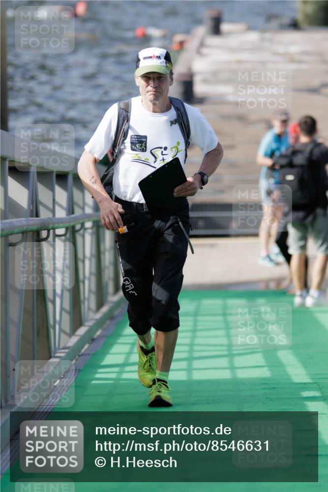 10.08.2025 - GEWOBA Citytriathlon Bremen H.Heesch http://msf.ph/oto/8546631 10.08.2025 10:19:18 Schwimmen 408 meine-sportfotos.de