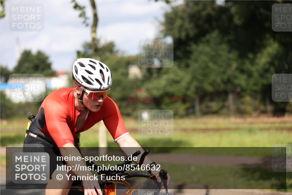 10.08.2025 - GEWOBA Citytriathlon Bremen Yannick Fuchs http://msf.ph/oto/8546632 10.08.2025 12:08:10 Radfahren 574, 595, 696, 698 meine-sportfotos.de