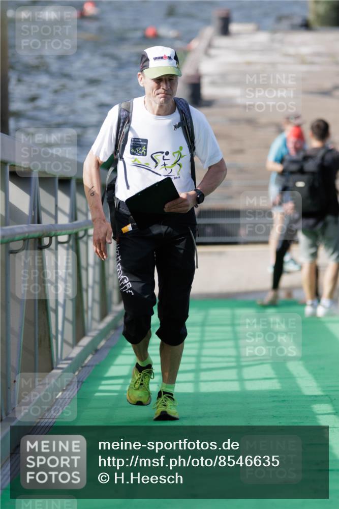 10.08.2025 - GEWOBA Citytriathlon Bremen H.Heesch http://msf.ph/oto/8546635 10.08.2025 10:19:18 Schwimmen 408 meine-sportfotos.de