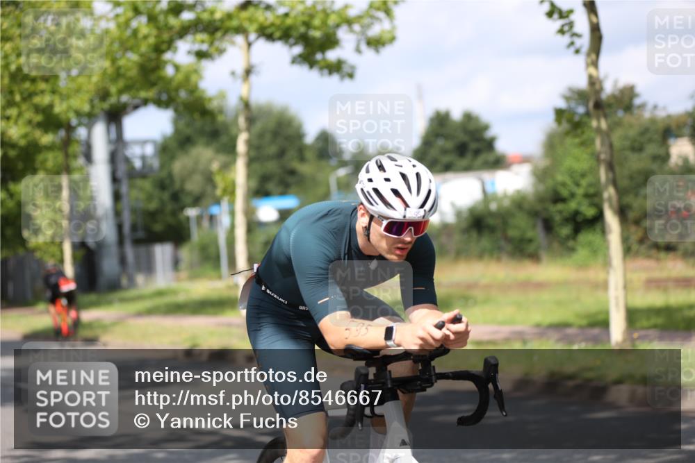 10.08.2025 - GEWOBA Citytriathlon Bremen Yannick Fuchs http://msf.ph/oto/8546667 10.08.2025 12:08:18 Radfahren 595, 661 meine-sportfotos.de