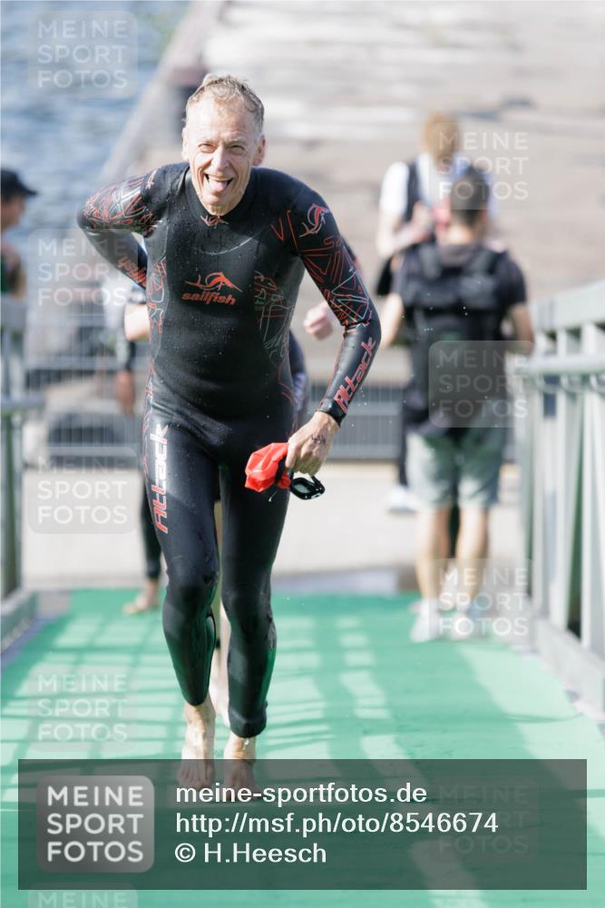 10.08.2025 - GEWOBA Citytriathlon Bremen H.Heesch http://msf.ph/oto/8546674 10.08.2025 10:19:40 Schwimmen 420, 434, 448 meine-sportfotos.de