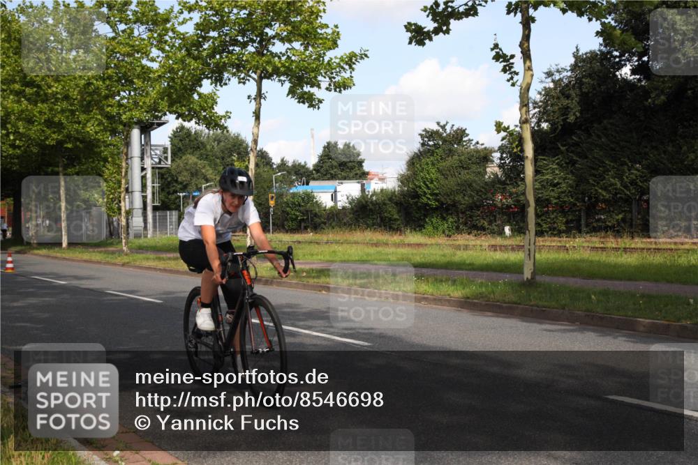 10.08.2025 - GEWOBA Citytriathlon Bremen Yannick Fuchs http://msf.ph/oto/8546698 10.08.2025 10:41:53 Radfahren 3, 9, 41, 177, 223, 395, 410 meine-sportfotos.de