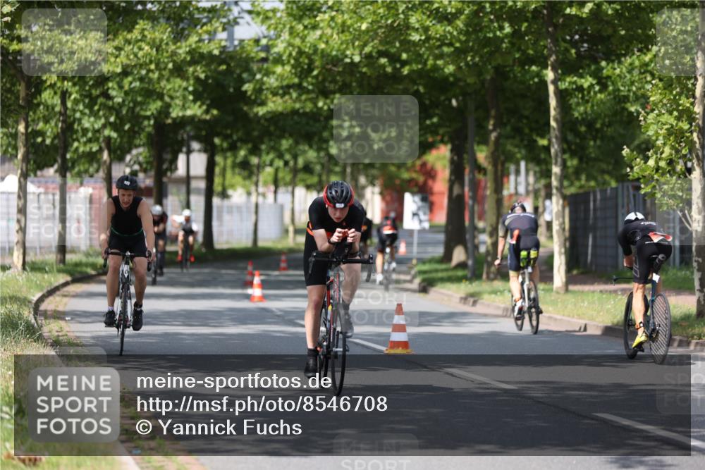 10.08.2025 - GEWOBA Citytriathlon Bremen Yannick Fuchs http://msf.ph/oto/8546708 10.08.2025 12:08:27 Radfahren 595, 597, 603, 608, 661, 672, 737, 797 meine-sportfotos.de