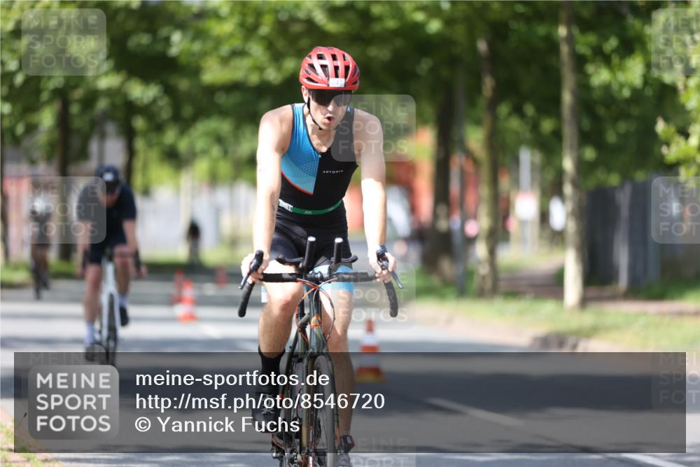 10.08.2025 - GEWOBA Citytriathlon Bremen Yannick Fuchs http://msf.ph/oto/8546720 10.08.2025 13:02:39 Radfahren 607, 647, 661, 712, 911, 955 meine-sportfotos.de