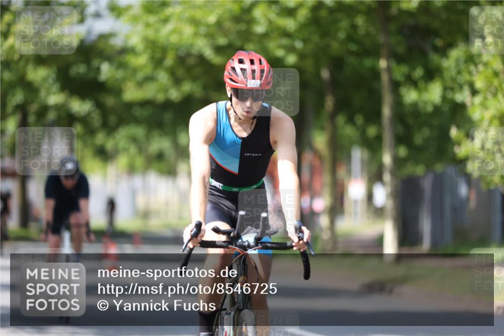 10.08.2025 - GEWOBA Citytriathlon Bremen Yannick Fuchs http://msf.ph/oto/8546725 10.08.2025 13:02:39 Radfahren 607, 647, 661, 712, 911, 955 meine-sportfotos.de