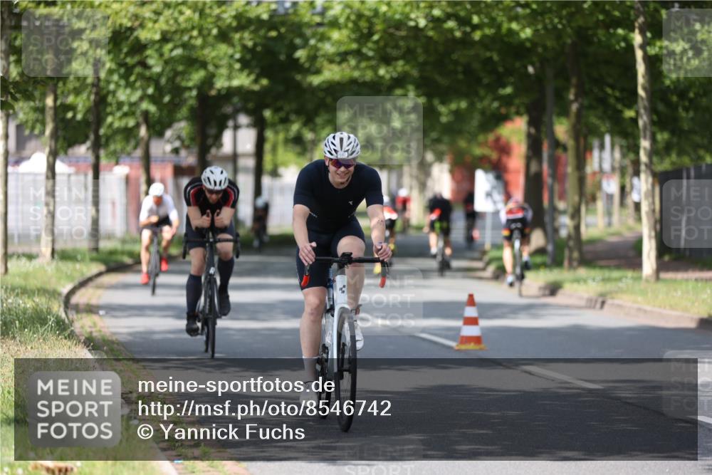 10.08.2025 - GEWOBA Citytriathlon Bremen Yannick Fuchs http://msf.ph/oto/8546742 10.08.2025 12:08:30 Radfahren 595, 597, 603, 608, 661, 672, 677, 737, 797 meine-sportfotos.de