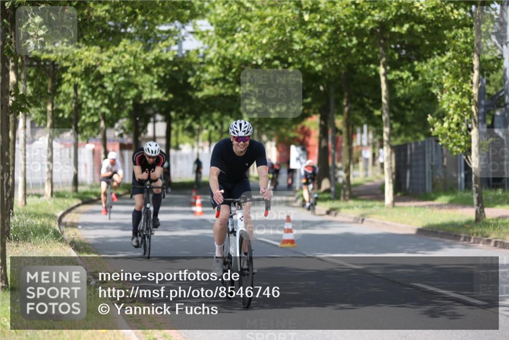 10.08.2025 - GEWOBA Citytriathlon Bremen Yannick Fuchs http://msf.ph/oto/8546746 10.08.2025 12:08:30 Radfahren 595, 597, 603, 608, 661, 672, 677, 737, 797 meine-sportfotos.de