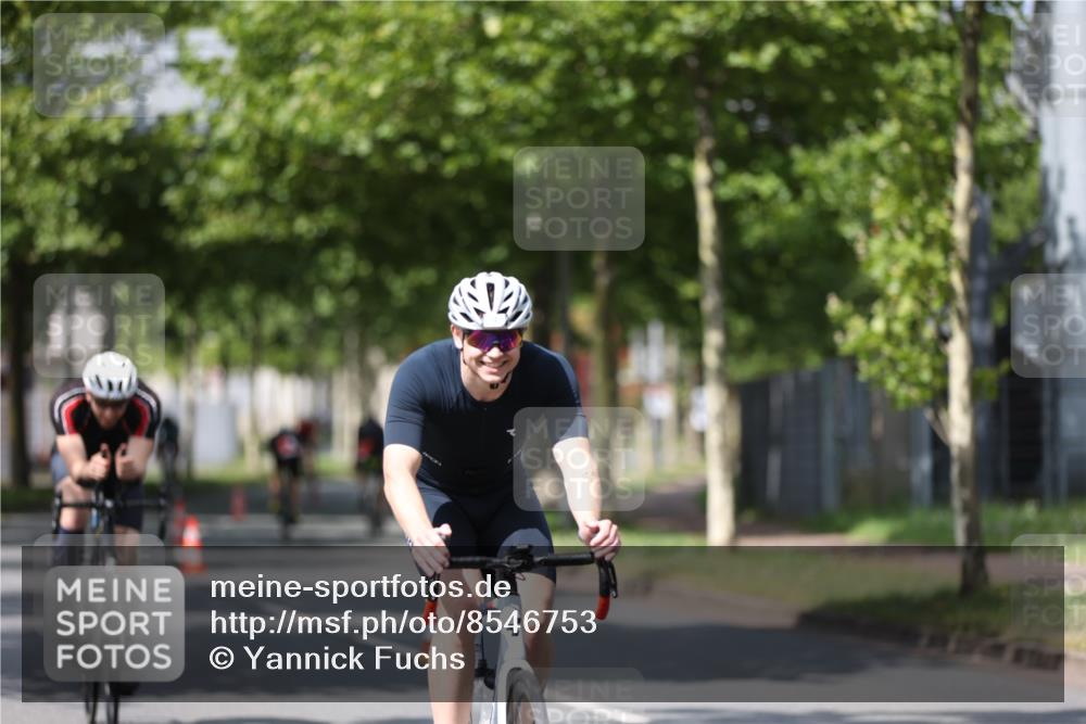 10.08.2025 - GEWOBA Citytriathlon Bremen Yannick Fuchs http://msf.ph/oto/8546753 10.08.2025 12:08:30 Radfahren 595, 597, 603, 608, 661, 672, 677, 737, 797 meine-sportfotos.de