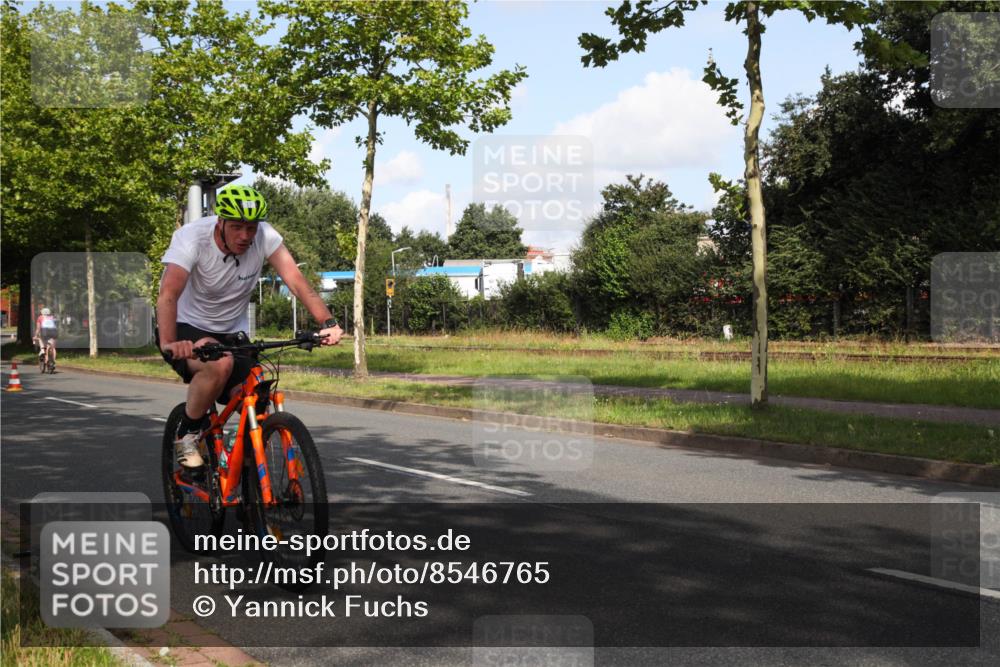 10.08.2025 - GEWOBA Citytriathlon Bremen Yannick Fuchs http://msf.ph/oto/8546765 10.08.2025 10:42:46 Radfahren 13, 17, 175, 199 meine-sportfotos.de