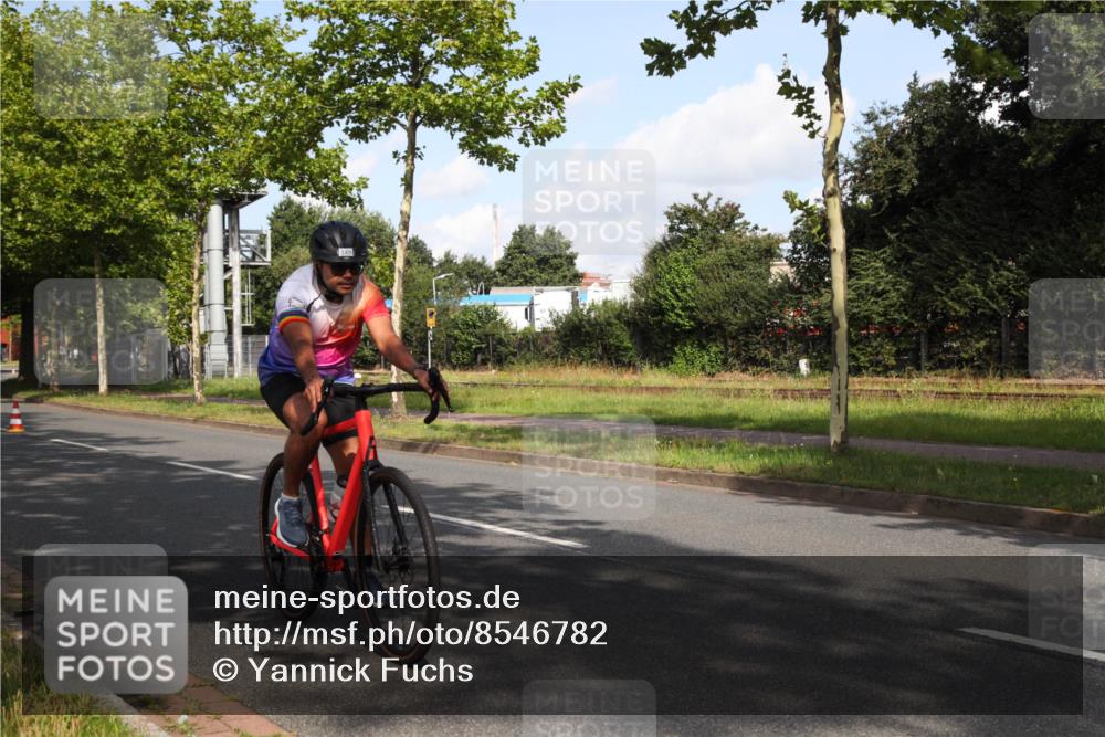10.08.2025 - GEWOBA Citytriathlon Bremen Yannick Fuchs http://msf.ph/oto/8546782 10.08.2025 10:43:16 Radfahren 27, 51, 149, 361, 415 meine-sportfotos.de