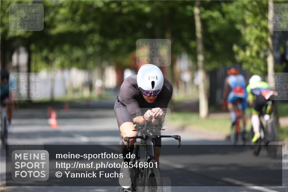 10.08.2025 - GEWOBA Citytriathlon Bremen Yannick Fuchs http://msf.ph/oto/8546801 10.08.2025 12:08:37 Radfahren 597, 603, 608, 661, 672, 677, 737, 797, 883 meine-sportfotos.de