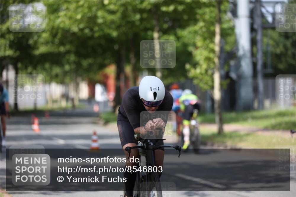 10.08.2025 - GEWOBA Citytriathlon Bremen Yannick Fuchs http://msf.ph/oto/8546803 10.08.2025 12:08:37 Radfahren 597, 603, 608, 661, 672, 677, 737, 797, 883 meine-sportfotos.de