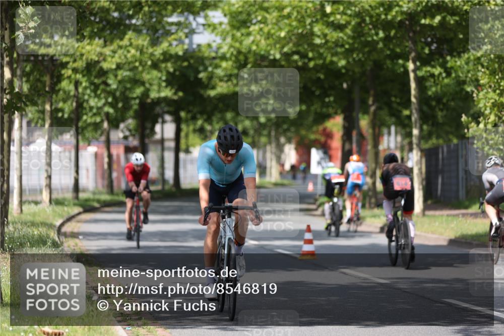 10.08.2025 - GEWOBA Citytriathlon Bremen Yannick Fuchs http://msf.ph/oto/8546819 10.08.2025 12:08:38 Radfahren 597, 603, 608, 661, 672, 677, 737, 797, 883 meine-sportfotos.de