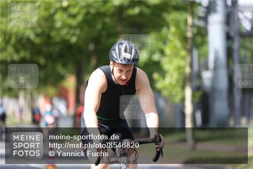 10.08.2025 - GEWOBA Citytriathlon Bremen Yannick Fuchs http://msf.ph/oto/8546820 10.08.2025 13:03:05 Radfahren 651, 668, 693, 898, 945, 1020 meine-sportfotos.de