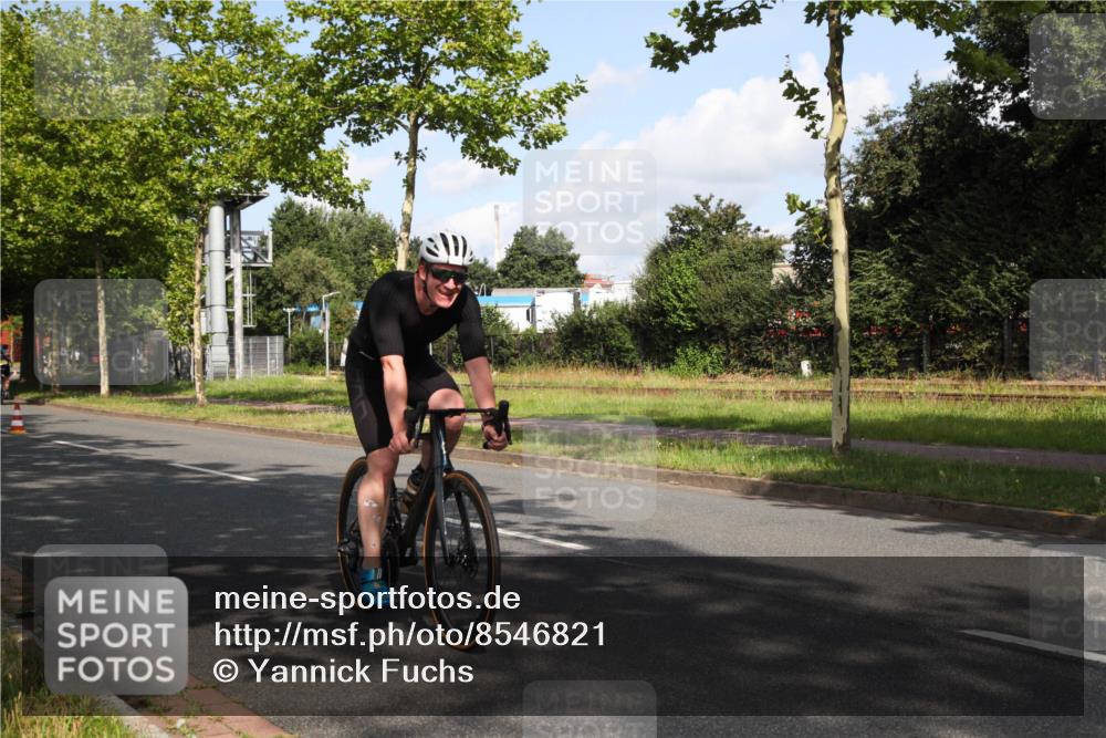 10.08.2025 - GEWOBA Citytriathlon Bremen Yannick Fuchs http://msf.ph/oto/8546821 10.08.2025 10:43:44 Radfahren 53, 179, 217, 422, 425, 487, 507 meine-sportfotos.de