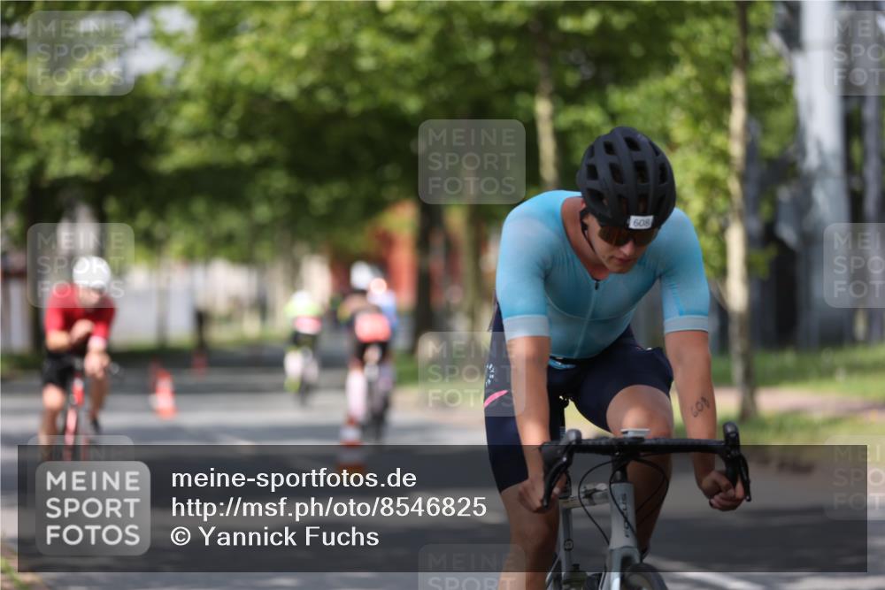 10.08.2025 - GEWOBA Citytriathlon Bremen Yannick Fuchs http://msf.ph/oto/8546825 10.08.2025 12:08:39 Radfahren 597, 603, 608, 672, 677, 737, 797, 883 meine-sportfotos.de