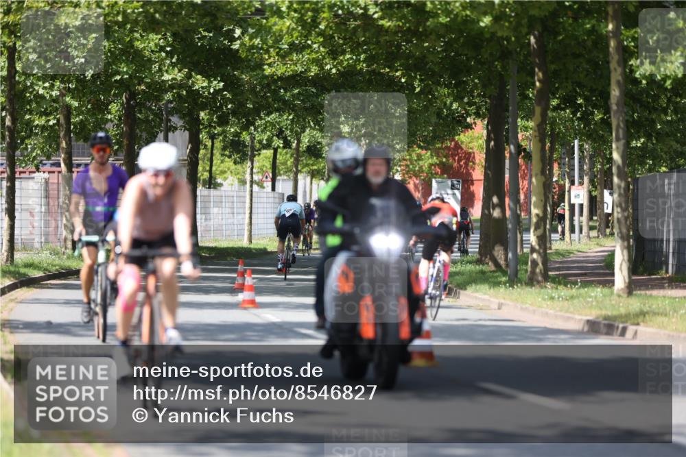 10.08.2025 - GEWOBA Citytriathlon Bremen Yannick Fuchs http://msf.ph/oto/8546827 10.08.2025 13:03:05 Radfahren 651, 668, 693, 898, 945, 1020 meine-sportfotos.de