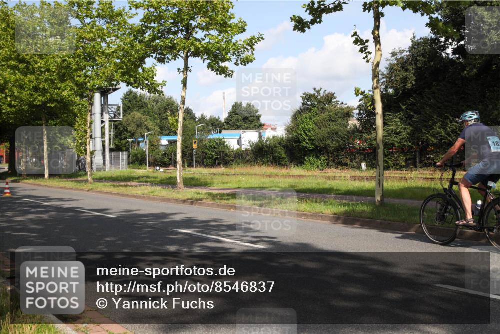 10.08.2025 - GEWOBA Citytriathlon Bremen Yannick Fuchs http://msf.ph/oto/8546837 10.08.2025 10:44:08 Radfahren  meine-sportfotos.de