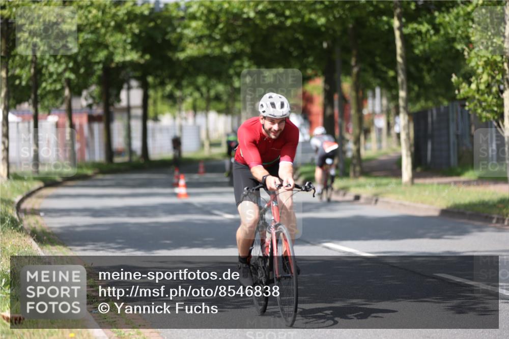 10.08.2025 - GEWOBA Citytriathlon Bremen Yannick Fuchs http://msf.ph/oto/8546838 10.08.2025 12:08:40 Radfahren 597, 603, 608, 672, 677, 737, 797, 850, 883 meine-sportfotos.de
